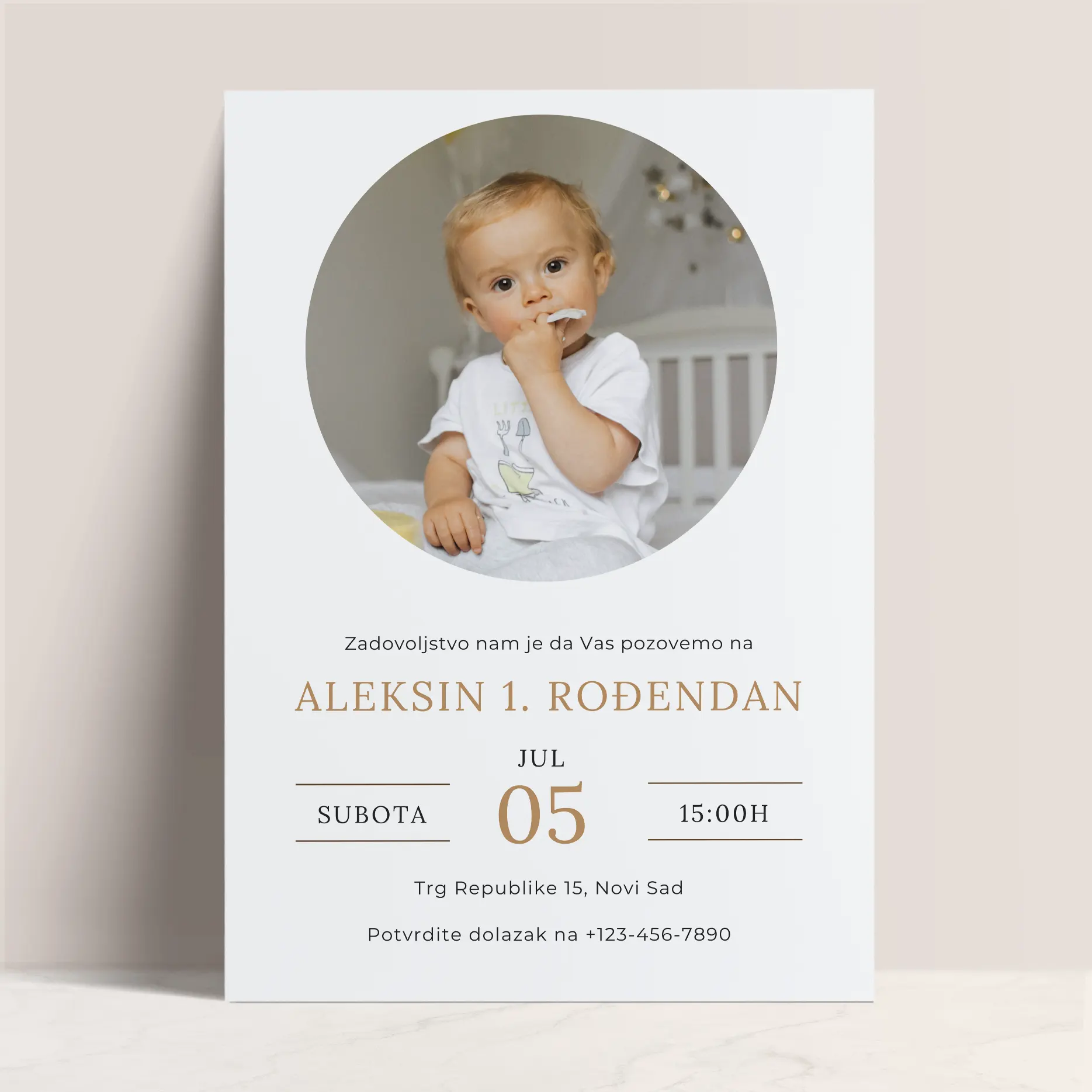 Minimalistička Pozivnica za Prvi Rođendan sa Slikom Slavljenika