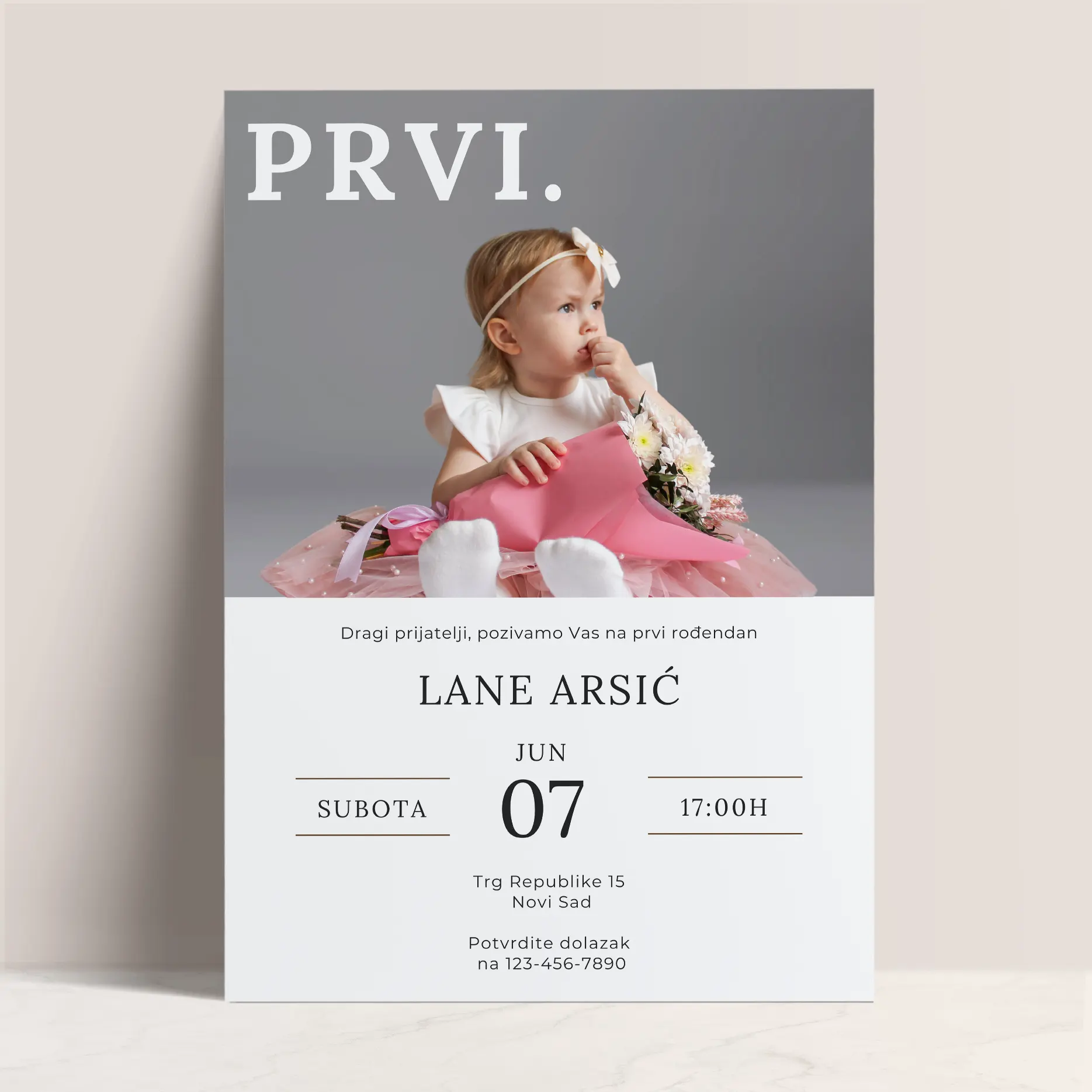 Minimalistička Elegancija: Pozivnica za Prvi Rođendan Devojčice